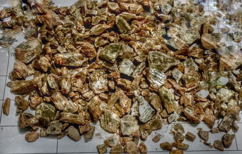 Milas’ta 835 gram değerli taş olarak kabul edilen diaspor ele geçirildi
