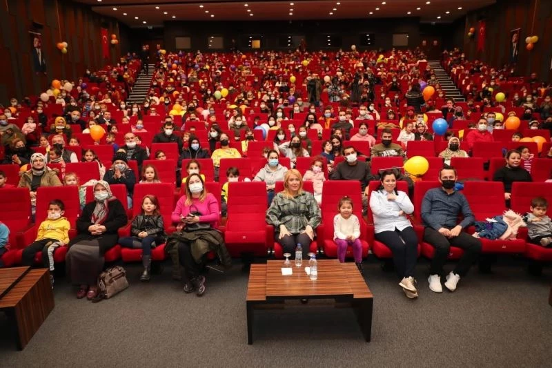 Minik öğrenciler yarıyılın yorgunluğunu şenlikte attı
