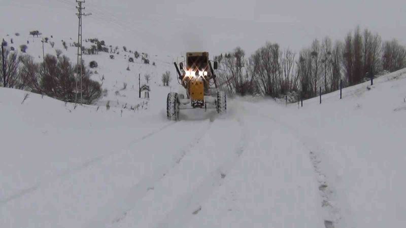 Kırıkkale’de karla kapanan 60 köy yolu ulaşıma açıldı
