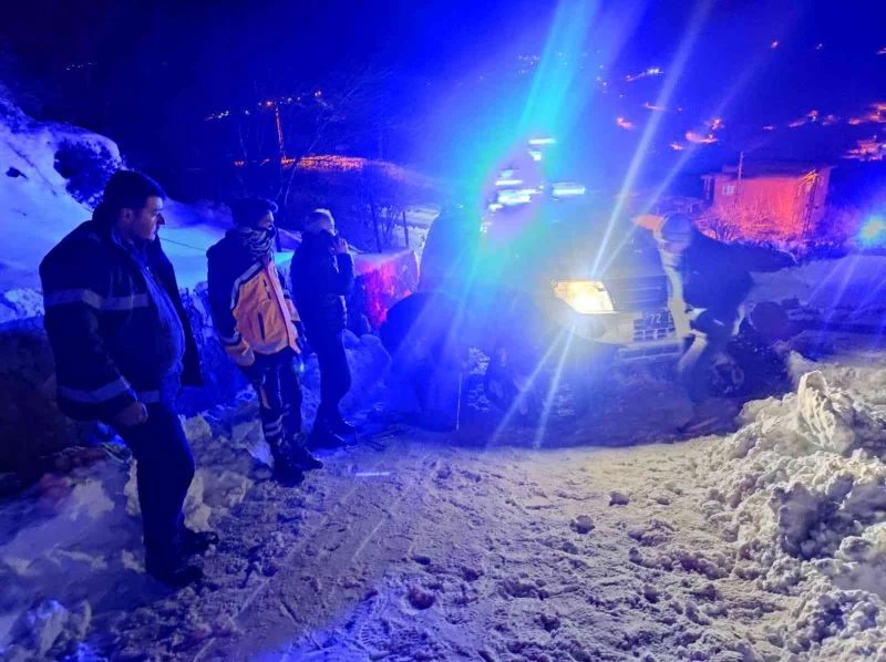 Batman’da 112 çalışanları hayat kurtarmak için adeta karla savaşıyor
