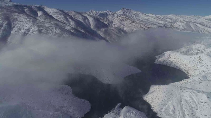 Kar yağışından sonra doğan güneş sis ile kartpostallık manzaralar oluşturdu
