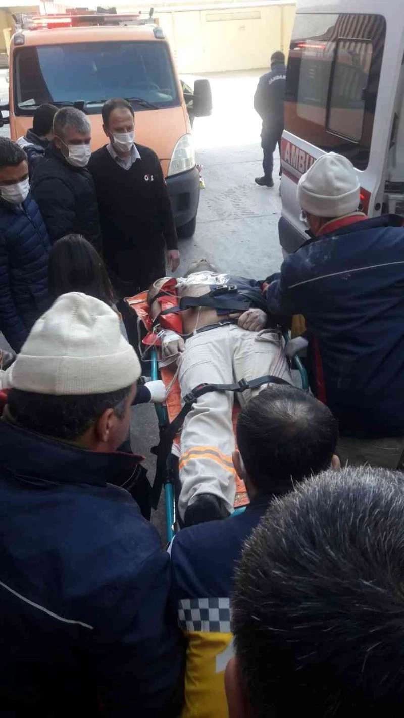 İtfaiye ekipleri zamanla yarıştı, kolu makineye sıkışan işçi kurtarıldı
