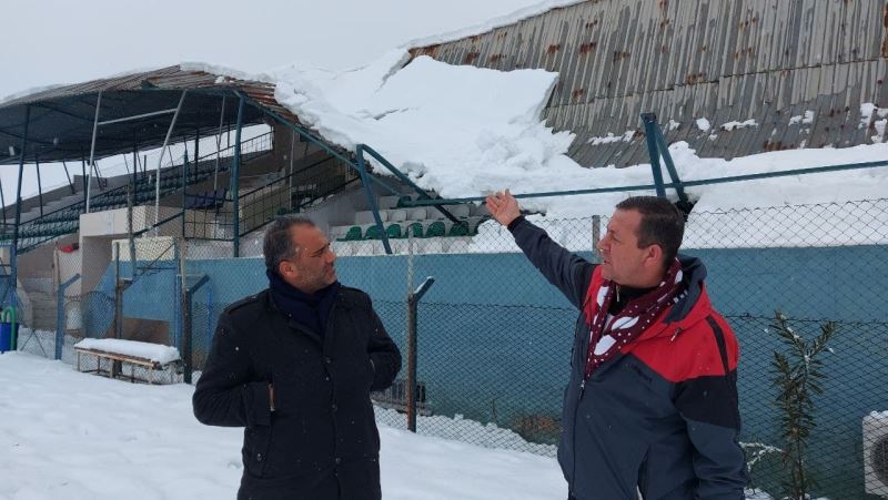 Hassa Şehir stadının tribünü yoğun kar nedeniyle çöktü