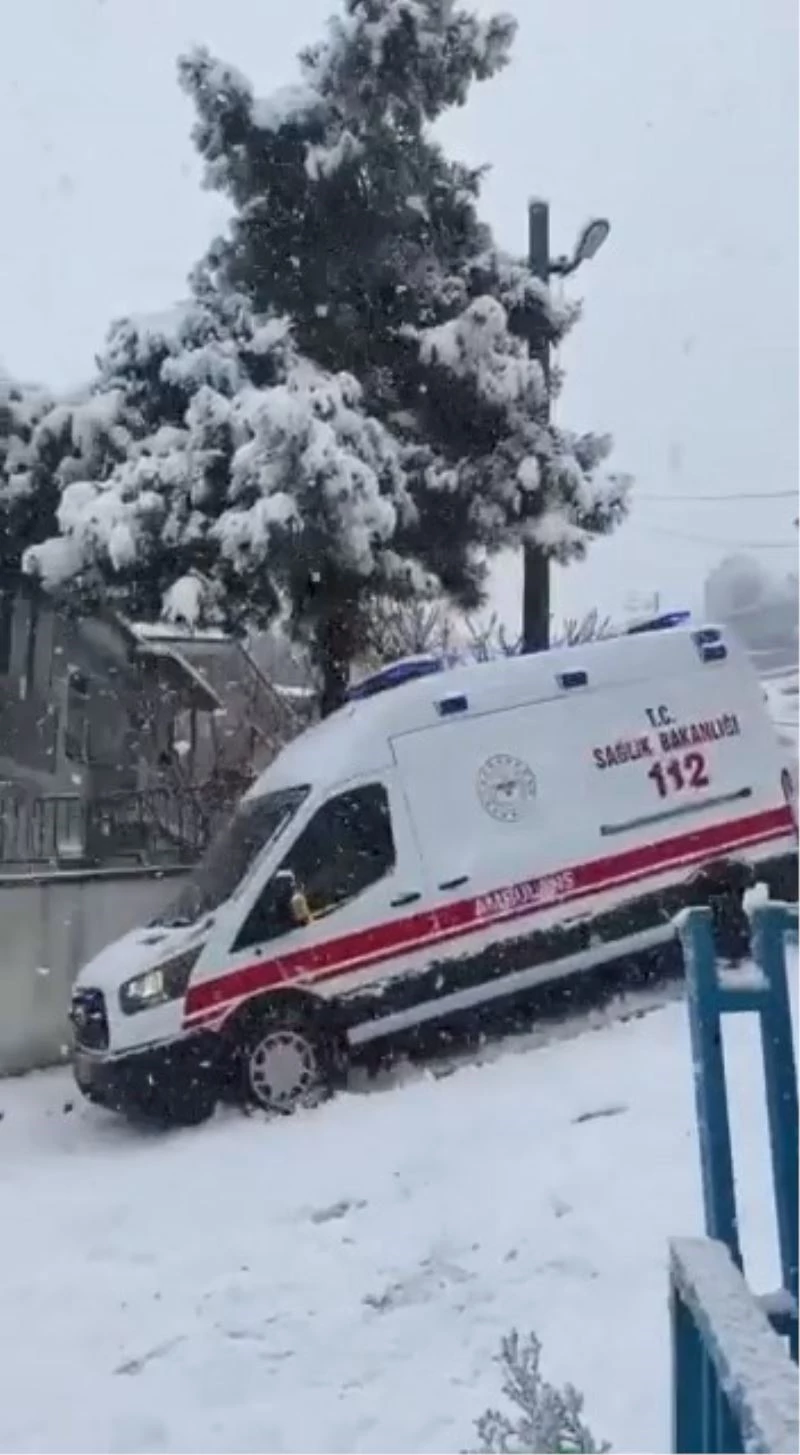 Ambulans şoförünün karla imtihanı
