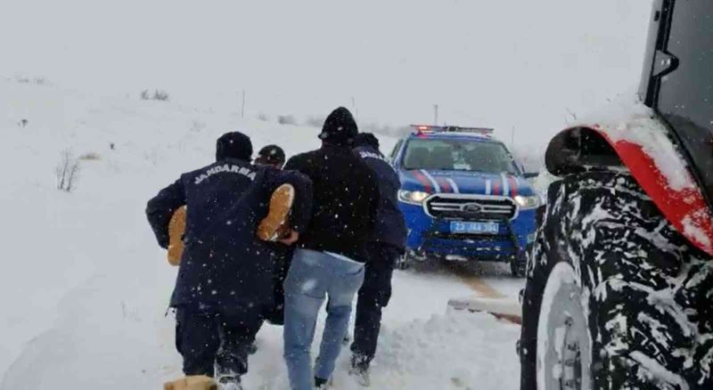 Donmak üzereydi, kar üzerinde baygın haldeyken son anda kurtarıldı
