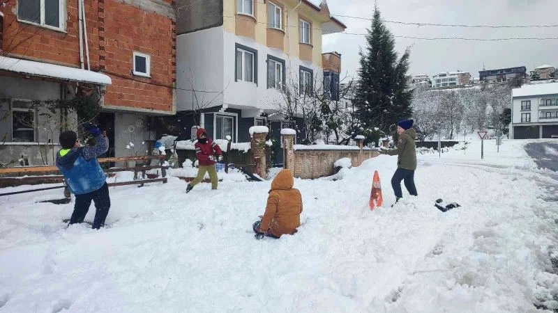 Kar kalınlığı ilçe merkezinde 20, yüksek kesimlerde 90 santime ulaştı
