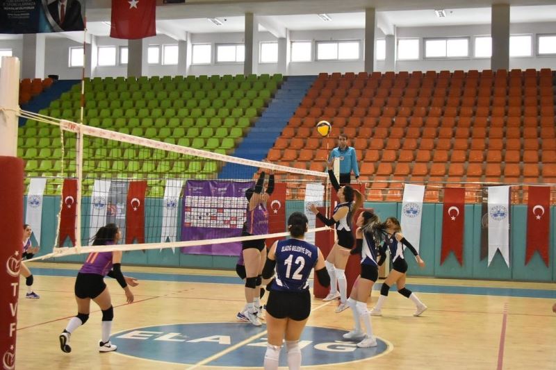 Voleybol 2. Lig: Elazığ Belediyesi Voleybol: 3 - Lice Gençlikspor: 0
