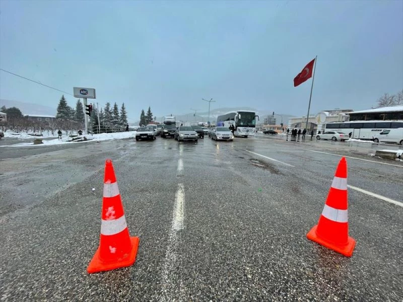 Osmaniye-Gaziantep kara yolunun Gaziantep yönü trafiğe kapatıldı