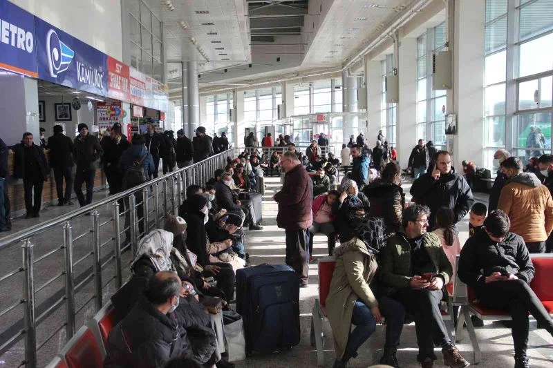 Seferler iptal oldu, terminal doldu taştı
