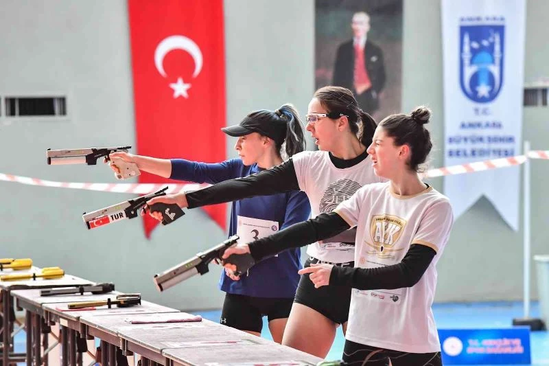 Başkentteki modern pentatlon yarışmasının kazananları belli oldu
