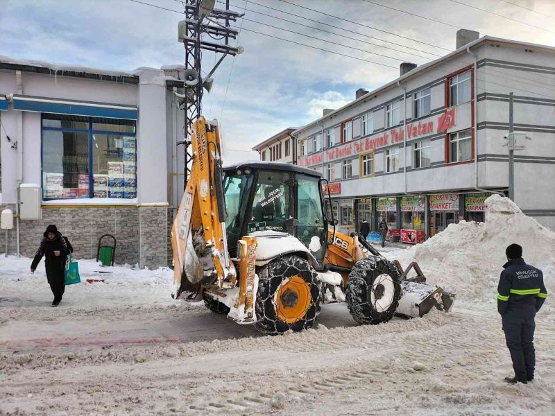 Mihalıççık yollarında çalışmalar sürüyor
