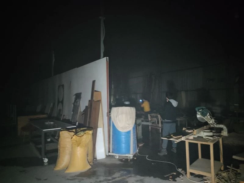 Mobilya atölyesindeki yangın korkuttu
