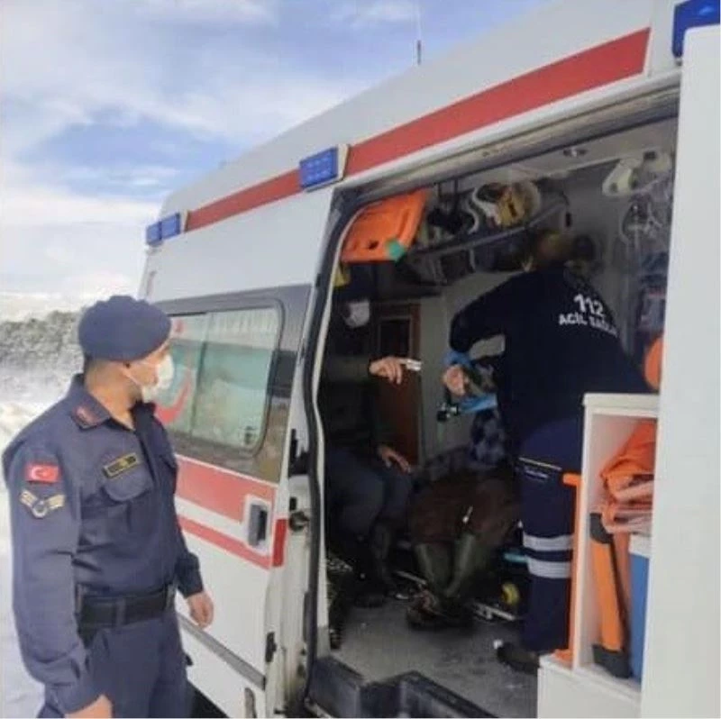 Çorum’da mahsur kalan hastayı jandarma kurtardı
