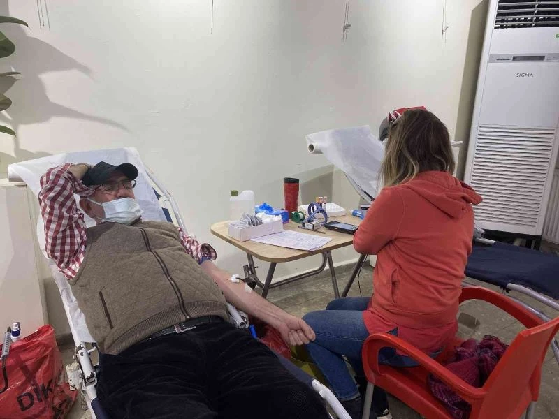 Fenerbahçeli taraftarlar kan verdi
