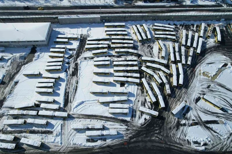 İkitelli İETT Garajı’nda park halindeki otobüsler drone ile görüntülendi
