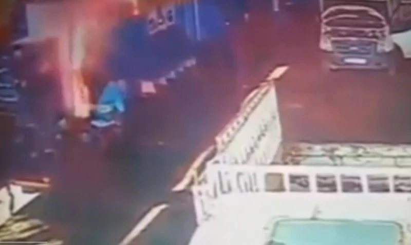 Şanlıurfa’da ateşe dökülen tiner 4 işçiyi hastanelik etti
