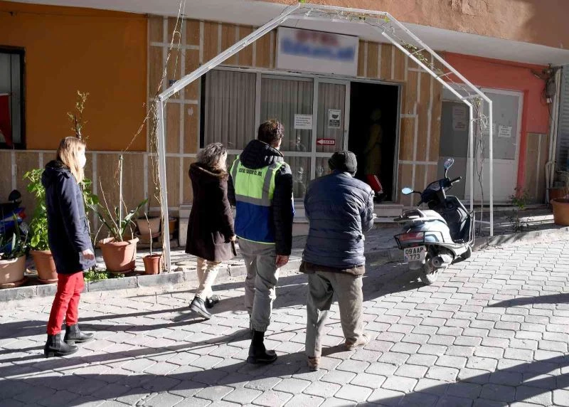 Kuşadası Belediyesi’nden evsizlere sıcak yuva
