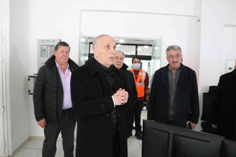 Türk-İş Genel Başkanı Ergün Atalay, kara yolları işçilerini ziyaret etti
