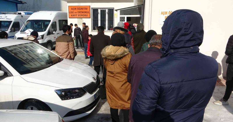 Van’da açık öğretim kayıtlarına yoğun ilgi
