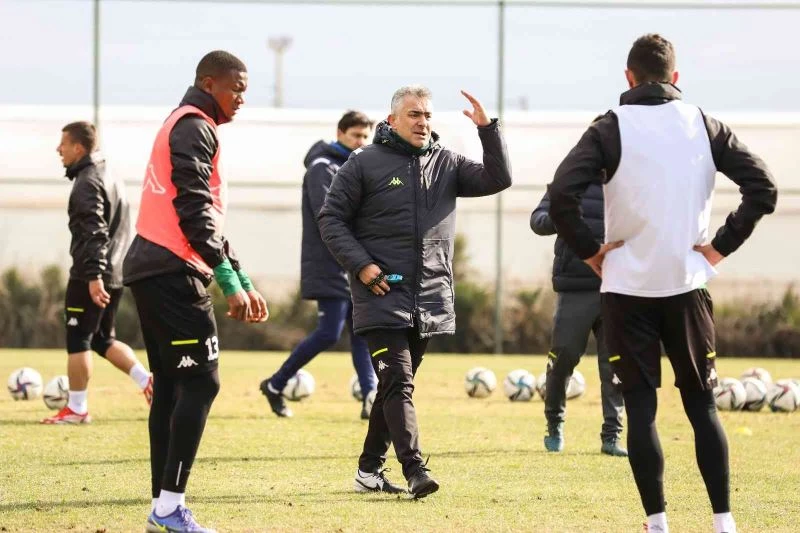 Kocaelispor’da Mehmet Altıparmak sahaya indi
