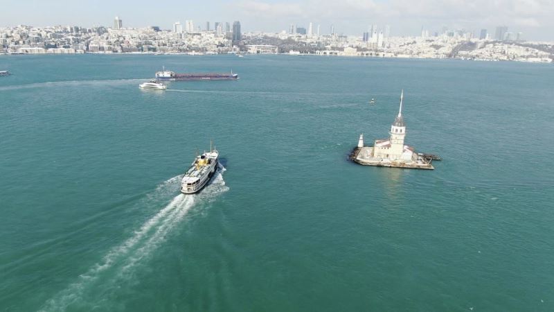 İstanbul Boğazı turkuaza büründü, masalsı renk değişimi havadan görüntülendi
