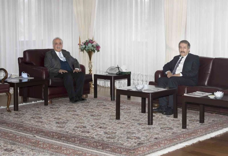 Milletvekili Taşkesenlioğlu ile MKYK Üyesi Fırat’tan Rektör Çomaklı’ya tebrik ziyareti
