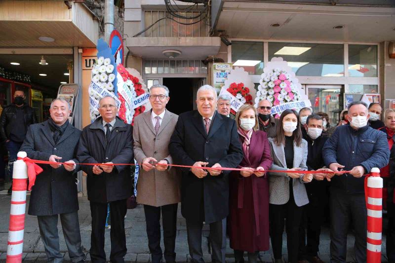 Başkan Atay’dan tek kurdele ile iki merkez
