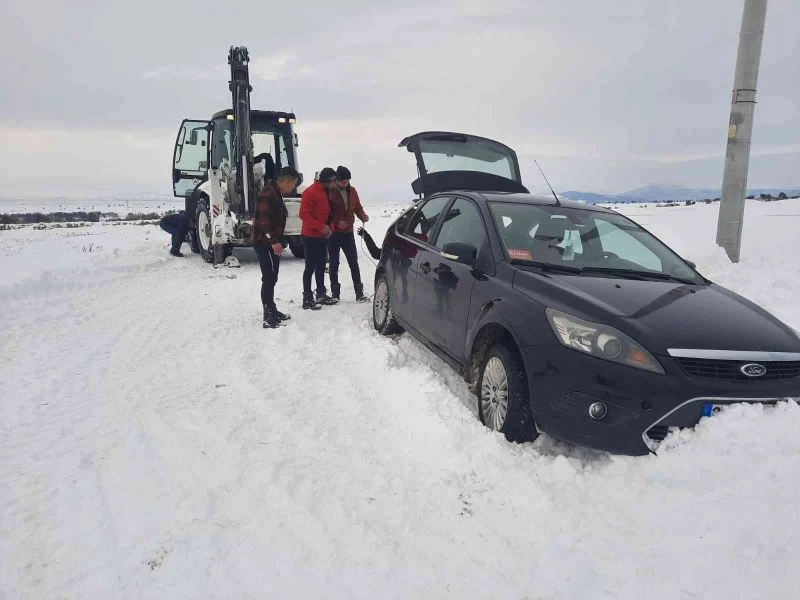 Habere giderken yolda kalan İHA muhabirine özel idare desteği
