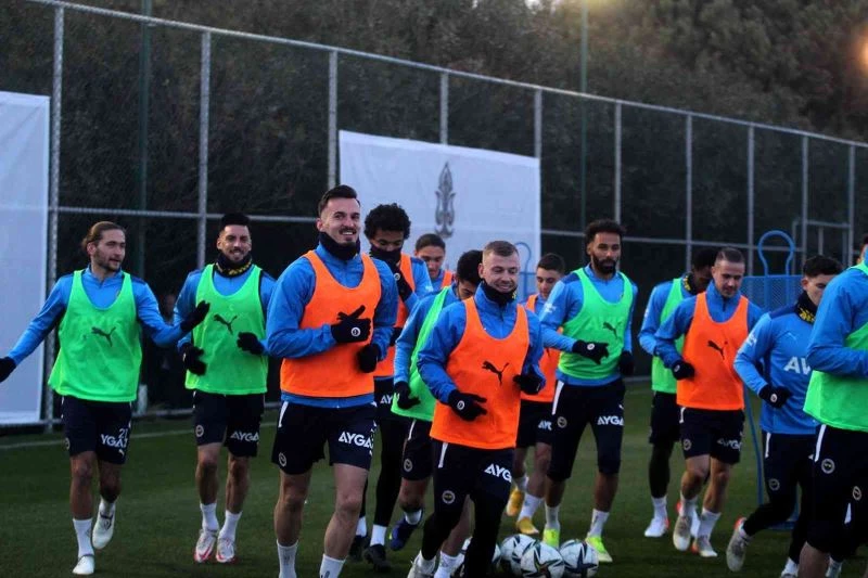 Fenerbahçe Antalya’da ilk antrenmanını gerçekleştirdi
