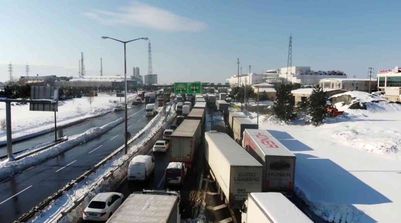 Hadımköy gişelerde yaşanan trafik yoğunluğu havadan görüntülendi
