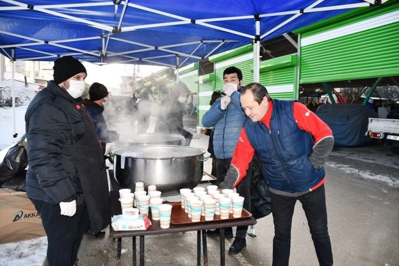 Pazarcıların içini ısıtan ikram
