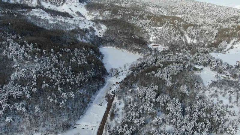 Karagöl’ün beyaz örtü altındaki görüntüsü mest etti
