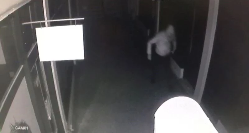 Levyeyle deponun kilidini kırıp 25 bin TL’lik sigarayı çaldı
