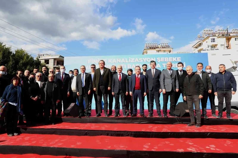 Başkan Böcek: “Finike’nin çözülemeyen kanalizasyon sorununu ortadan kaldırıyoruz”
