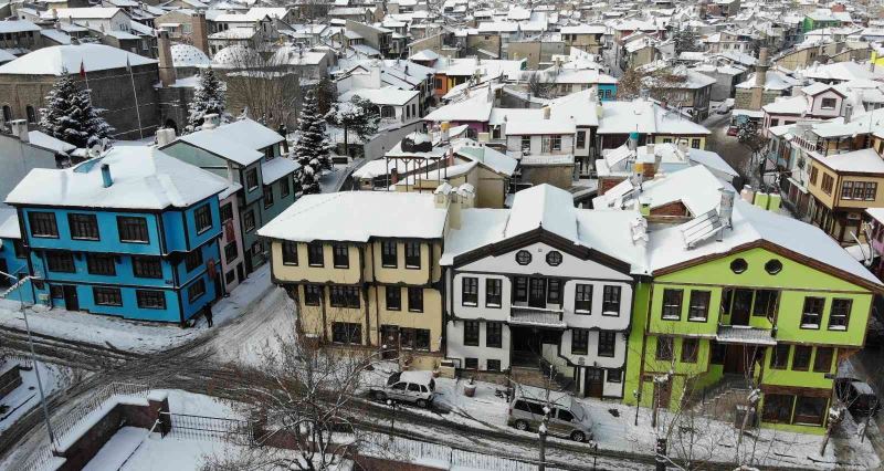  Kar altında olan tescilli ünlü tarihi konakların havadan görüntüleri
