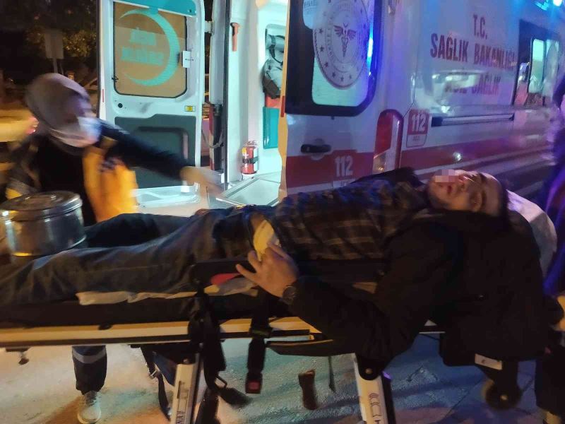 Adana’da masaj salonunda bıçaklı kavga: 2 yaralı
