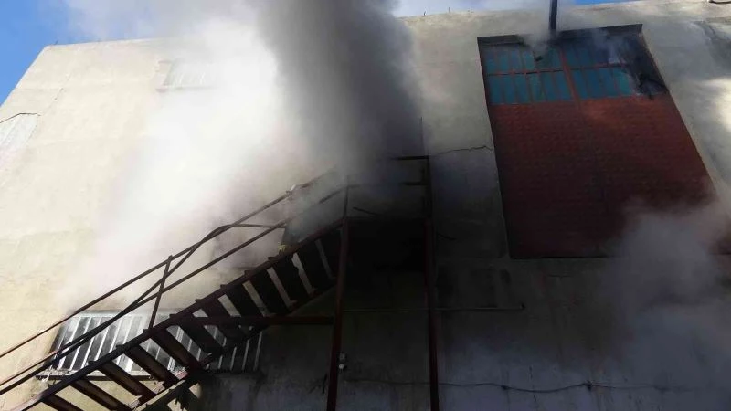 Uşak’ta fabrikada çıkan yangın hızlı müdahaleyle söndürüldü
