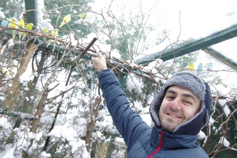 Üniversite öğrencisi evin bahçesini kafese çevirdi
