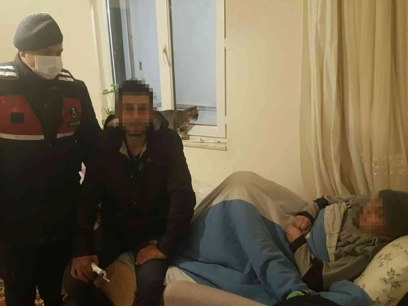 Jandarma mahsur kalan oğul ile yatalak annesini kavuşturdu
