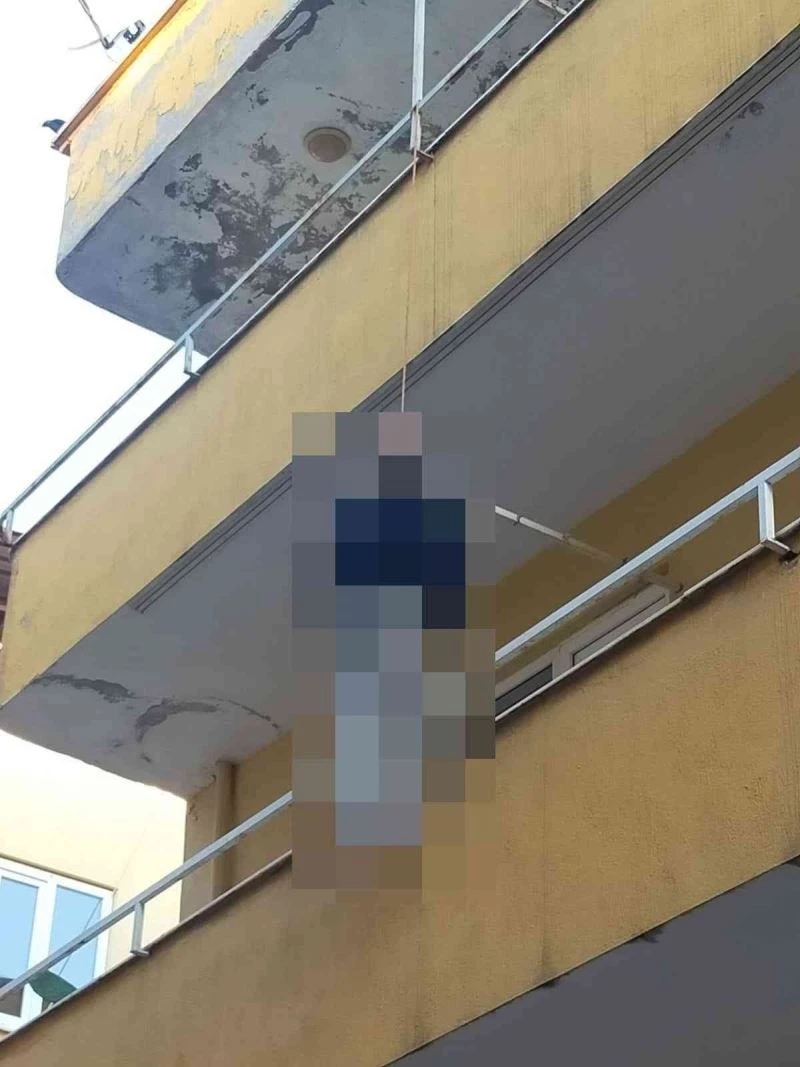 Sabah dışarıya çıkan komşuları buldu
