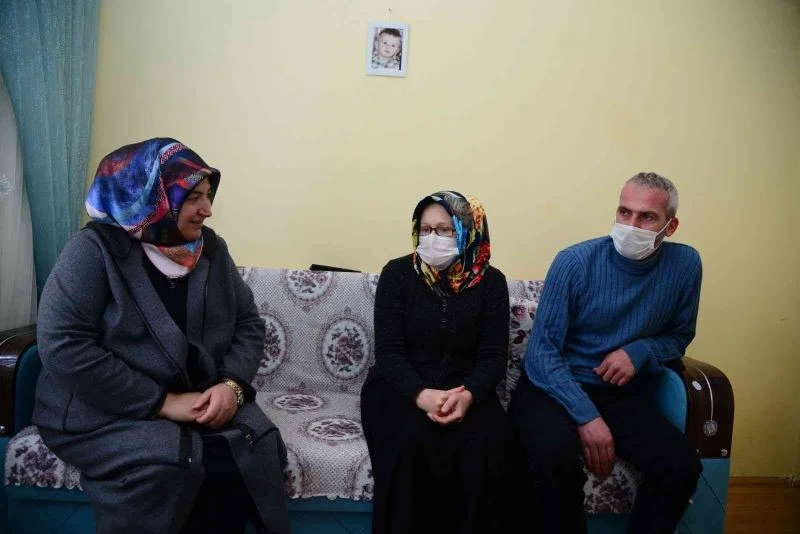 Nergiz Oğuz hasta, engelli, yaşlı vatandaşları yalnız bırakmıyor
