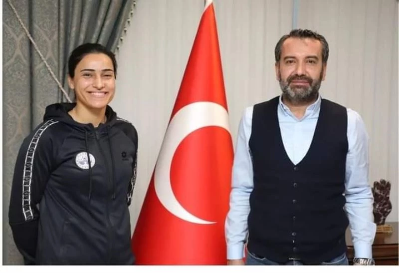 Aliye Demirbağ, olimpiyat müsabakaları için Ukrayna’da
