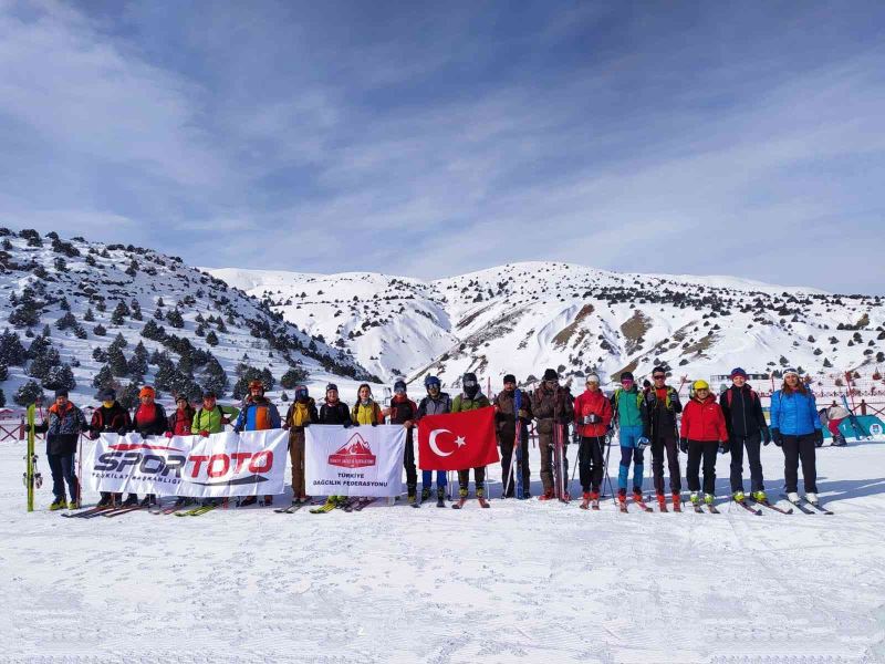 Erzincan’da dağ kayağı temel seviye eğitimi tamamlandı
