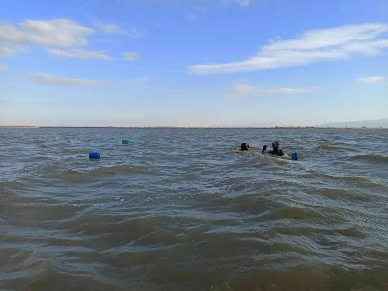 Manyas’ta kayıp balıkçıyı arama çalışmaları yeniden başladı
