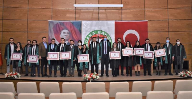 Adana Barosunda stajını tamamlayan 12 avukat cübbelerini giydi