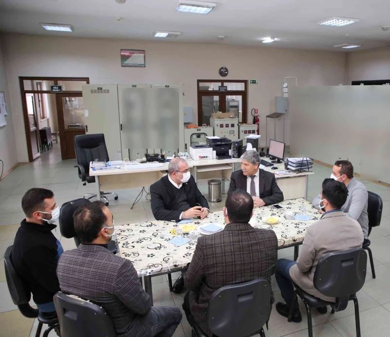 Vali Toraman, sosyal medyadan kendisini çaya davet eden enerji çalışanlarını kırmadı
