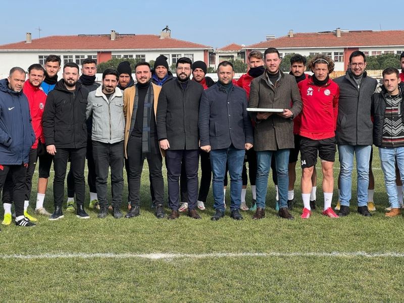 Genç iş insanlarından Turgutluspor’a baklavalı moral ziyaret
