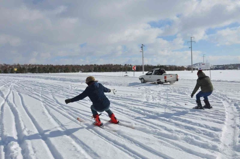  3 bin yıllık Frig Vadisi’nde kayak keyfi
