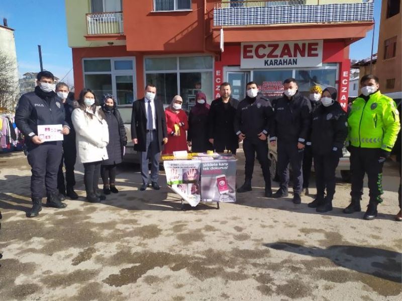 Pazarlar polisi KADES’in tanıtımı için stant açtı
