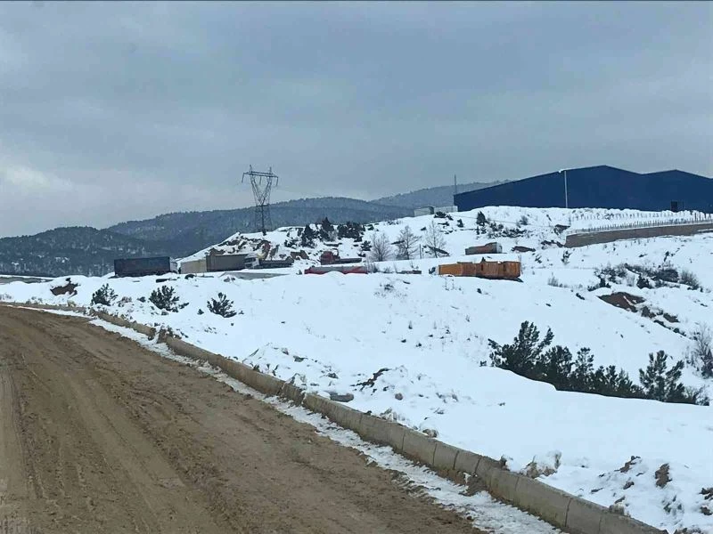 Kar değil çamurlu yol isyanı
